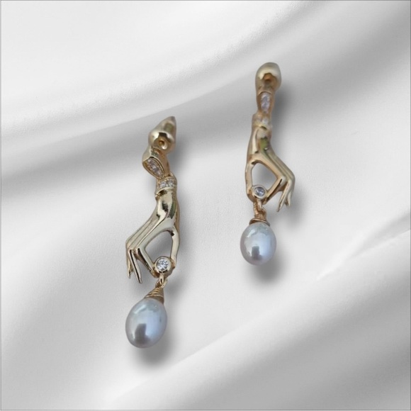 ANTHROPOLOGIE Golden Hand of God High Gloss crystal pearl earrings - Picture 4 of 9